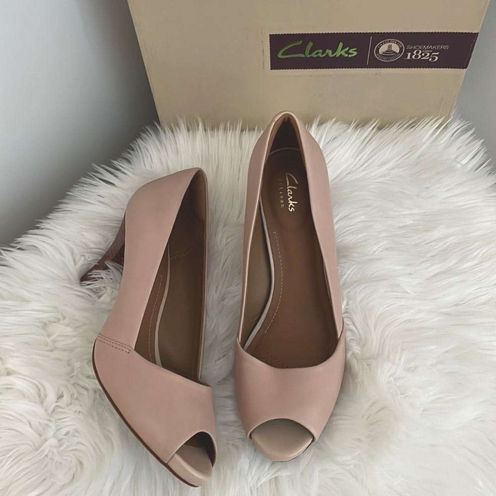 Leather Open-toed Pumps